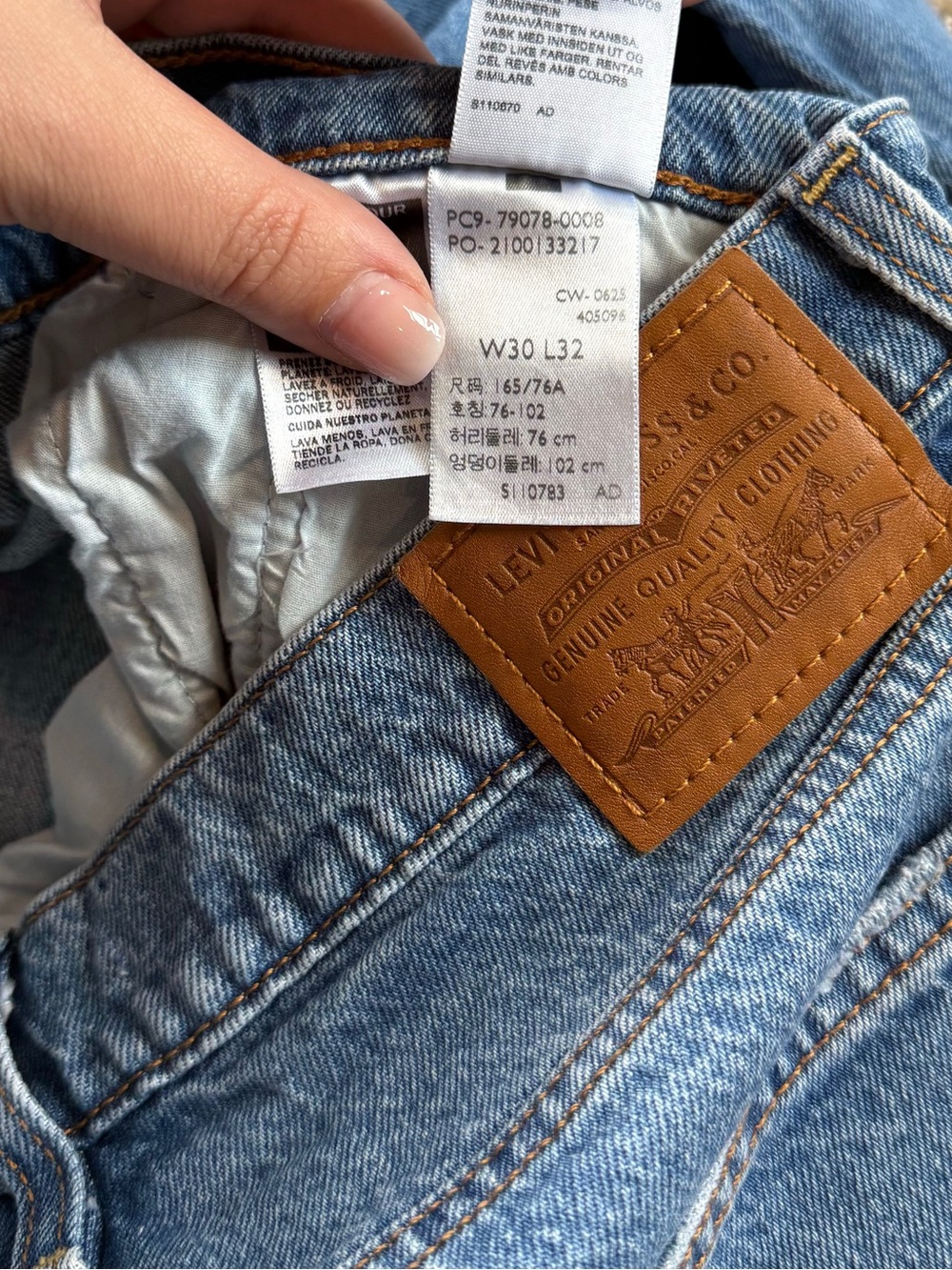 Levi Ribcage Straight Medium Wash Button Fly Jeans, Long - Picture 6 of 6